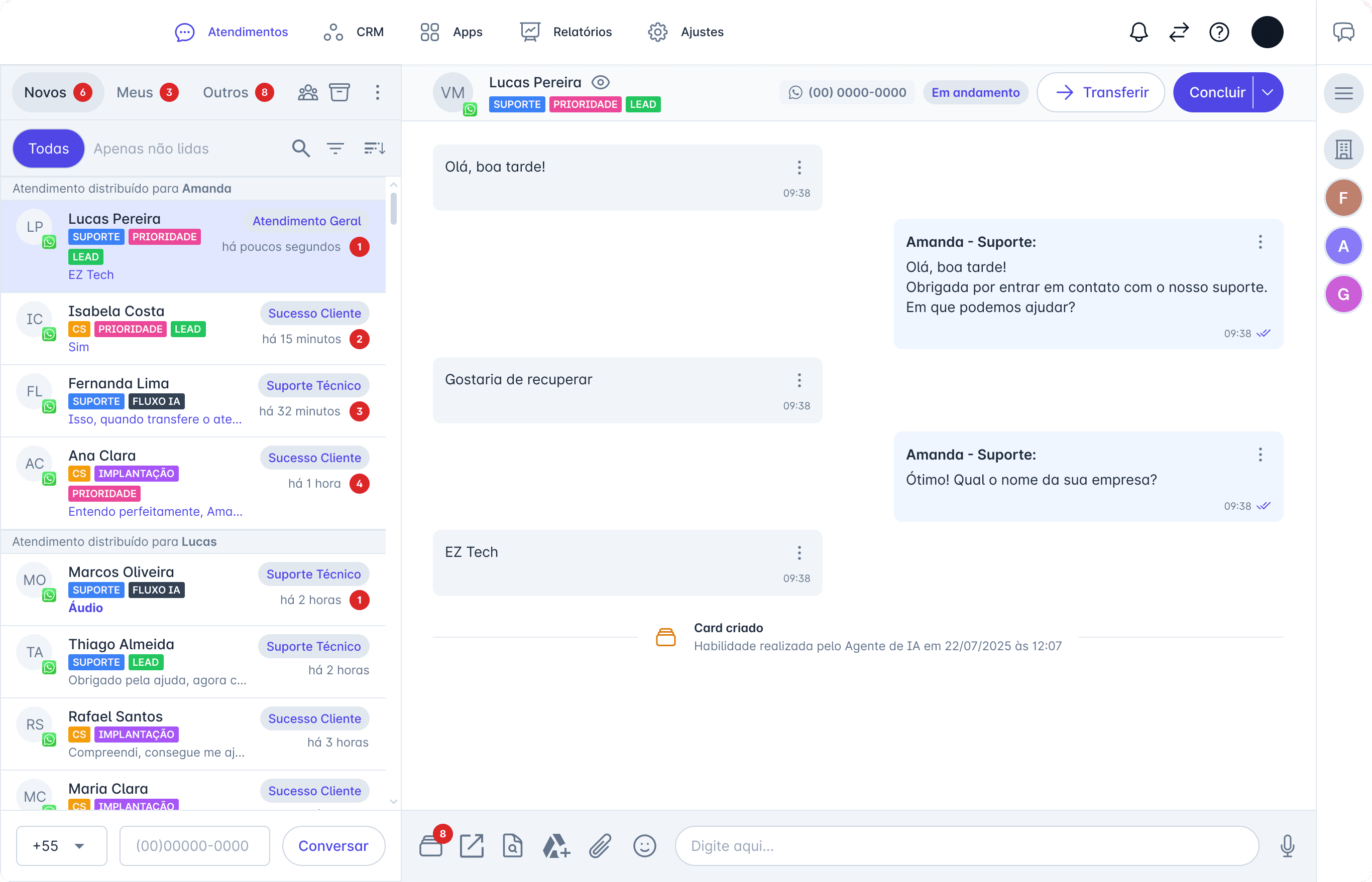 Tela de atendimento multicanal da BLU, com lista de conversas e chat aberto